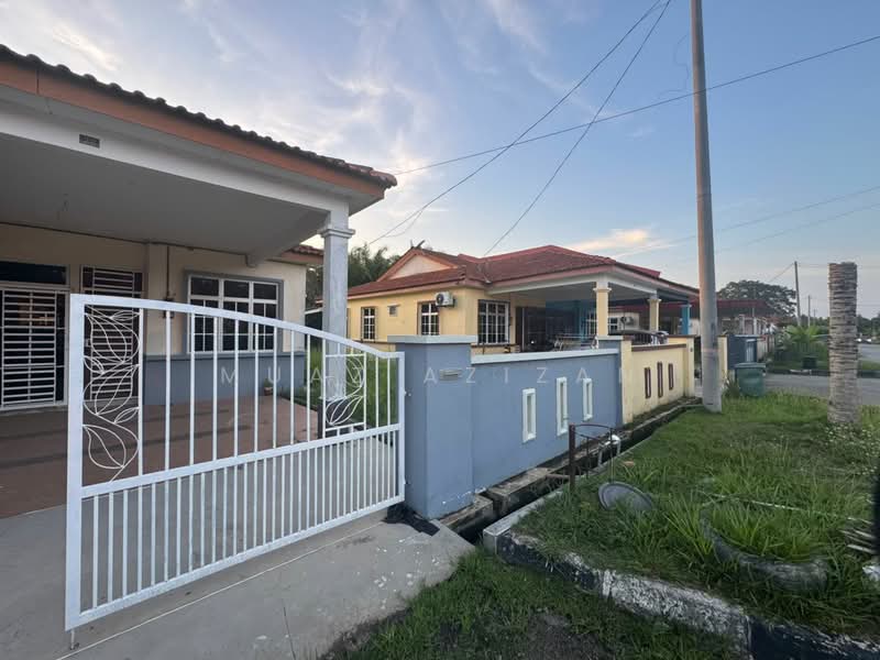 Semi-Detached House for Sale in Parit Buntar (Perak) - Muaz Azizan - Exterior - PropertyGuru.com.my