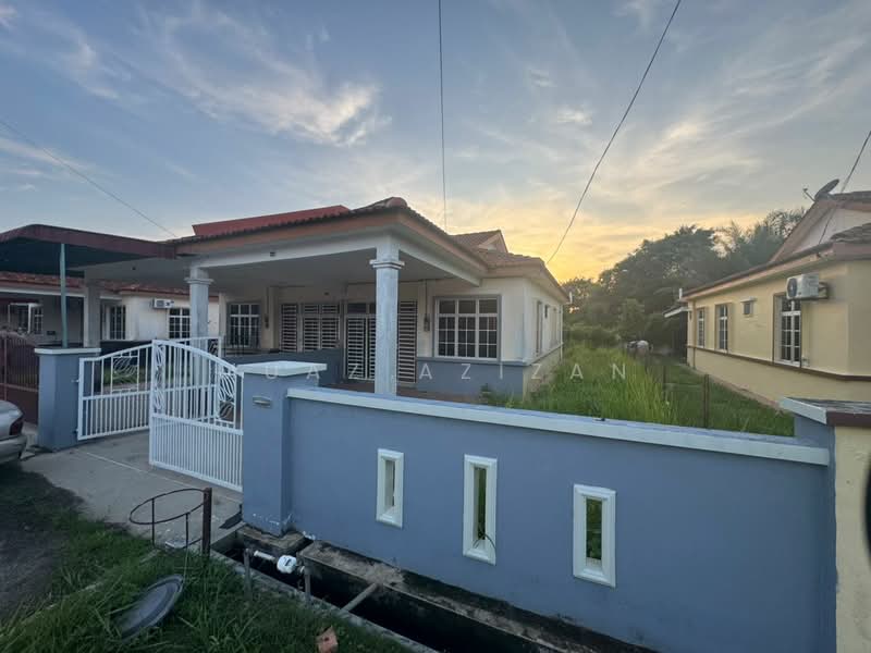 Semi-Detached House for Sale in Parit Buntar (Perak) - Muaz Azizan - Exterior - PropertyGuru.com.my