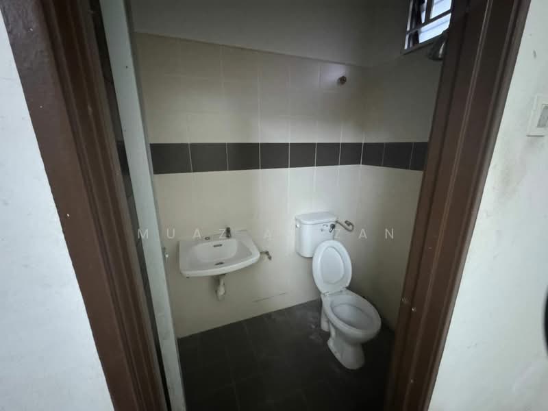 Semi-Detached House for Sale in Parit Buntar (Perak) - Muaz Azizan - Bathroom - PropertyGuru.com.my