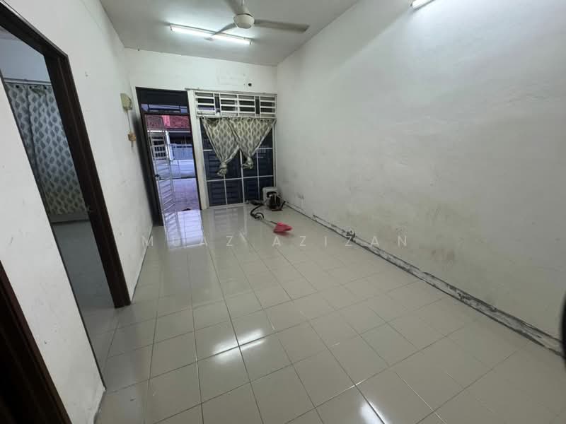 Semi-Detached House for Sale in Parit Buntar (Perak) - Muaz Azizan - Living Room - PropertyGuru.com.my