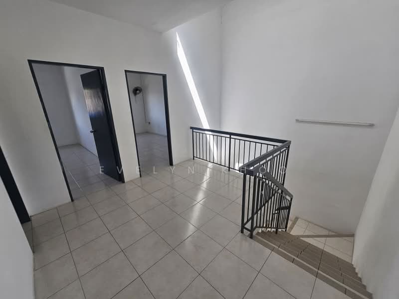 Rumah Teres 2 Tingkat untuk Dijual di Taman Scientex Rawang (Rawang) - Evelyn Khoo - Hallway - PropertyGuru.com.my