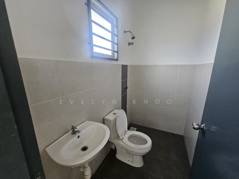 Rumah Teres 2 Tingkat untuk Dijual di Taman Scientex Rawang (Rawang) - Evelyn Khoo - Bathroom - PropertyGuru.com.my