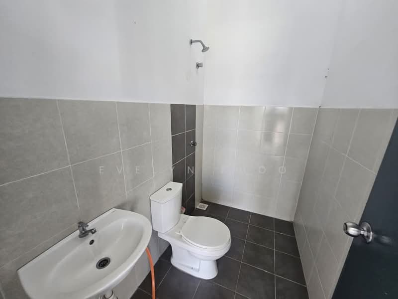 Rumah Teres 2 Tingkat untuk Dijual di Taman Scientex Rawang (Rawang) - Evelyn Khoo - Bathroom - PropertyGuru.com.my