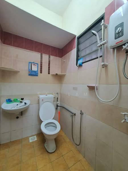 Rumah Teres 2 Tingkat untuk Dijual di Bandar Lahat Baru (Lahat) - Sam Lam - Bathroom - PropertyGuru.com.my