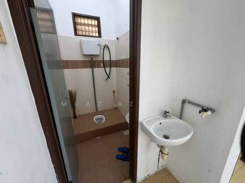 Semi-Detached House for Sale in Parit Buntar (Perak) - Muaz Azizan - Bathroom - PropertyGuru.com.my