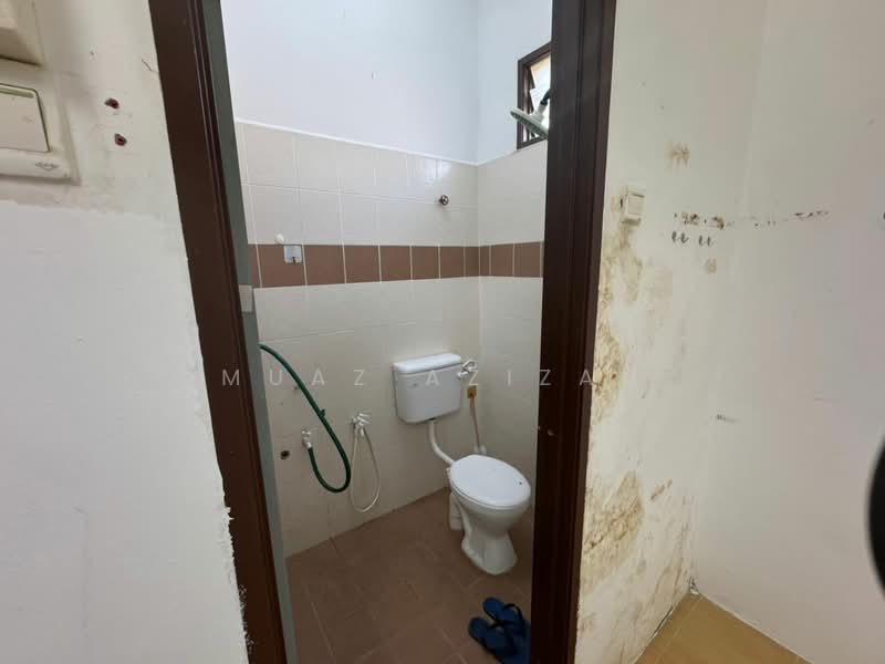 Semi-Detached House for Sale in Parit Buntar (Perak) - Muaz Azizan - Bathroom - PropertyGuru.com.my