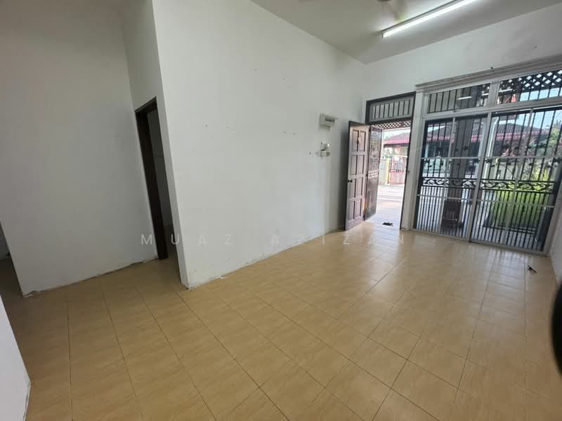Semi-Detached House for Sale in Parit Buntar (Perak) - Muaz Azizan - Living Room - PropertyGuru.com.my