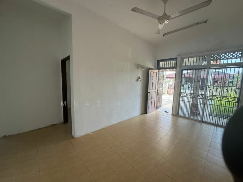 Semi-Detached House for Sale in Parit Buntar (Perak) - Muaz Azizan - Living Room - PropertyGuru.com.my