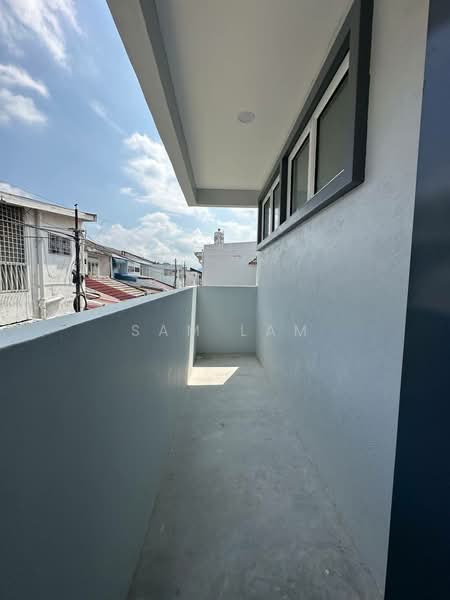 2.5-storey Terraced House for Sale in Taman Ipoh Baru (Ipoh) - Sam Lam - Balcony - PropertyGuru.com.my