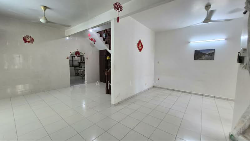 2-storey Terraced House for Sale in Taman Ipoh Baru (Ipoh) - Sam Lam - Living Room - PropertyGuru.com.my