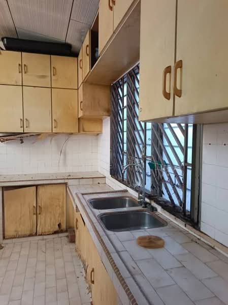 1-storey Terraced House for Sale in Taman Dahlia (Tampoi) - Jennifer Ng - Kitchen - PropertyGuru.com.my