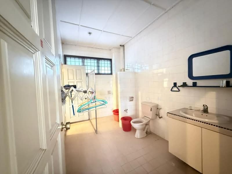 Rumah Berkembar untuk Dijual di Taman Pelangi (Johor Bahru) - Benjamin Ong - Bathroom - PropertyGuru.com.my