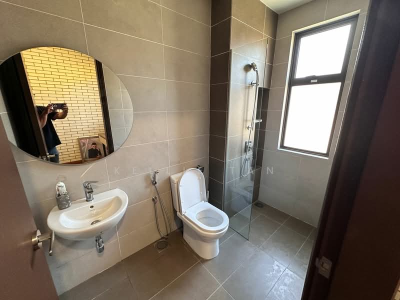 Rumah Berkembar untuk Dijual di Rawang (Selangor) - Kellie Tan - Bathroom - PropertyGuru.com.my