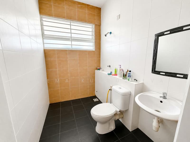 2-storey Terraced House for Sale in Kajang (Selangor) - Zarema Kulbuzheva - Bathroom - PropertyGuru.com.my