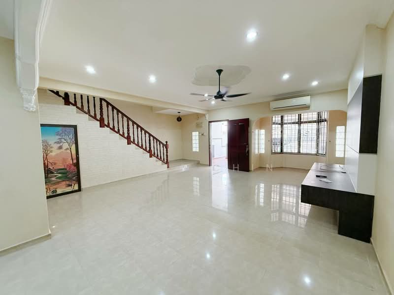 Rumah Teres 2 Tingkat untuk Disewa di Bandar Baru Permas Jaya (Permas Jaya) - Chris Chin - Living Room - PropertyGuru.com.my