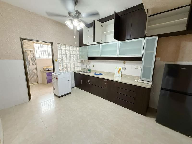 Rumah Teres 2 Tingkat untuk Disewa di Bandar Baru Permas Jaya (Permas Jaya) - Chris Chin - Kitchen - PropertyGuru.com.my
