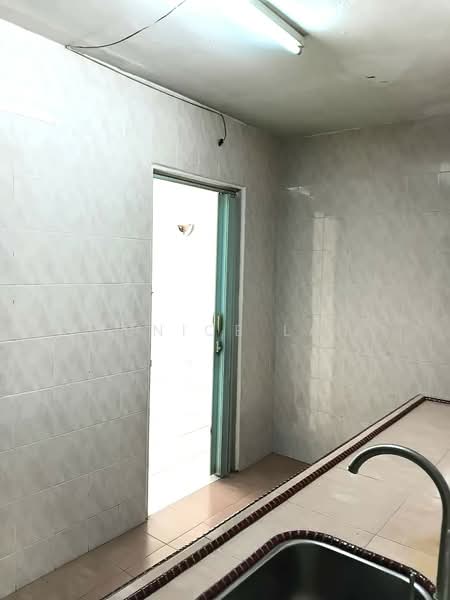 Rumah Flat untuk Dijual di Lestari Apartment - Eunice Lai - Kitchen - PropertyGuru.com.my