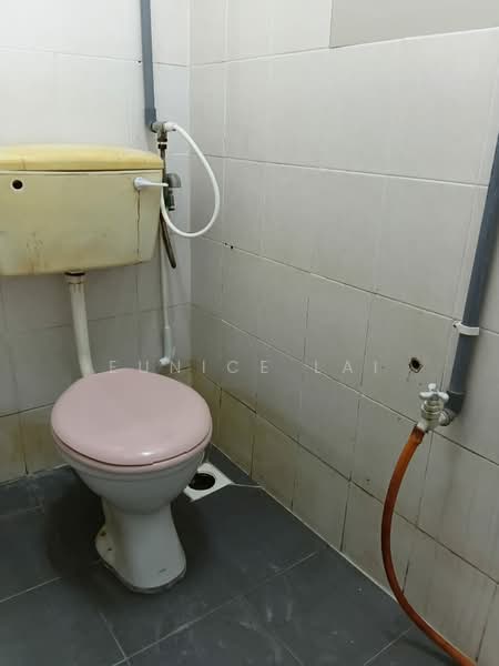 Rumah Flat untuk Dijual di Lestari Apartment - Eunice Lai - Bathroom - PropertyGuru.com.my