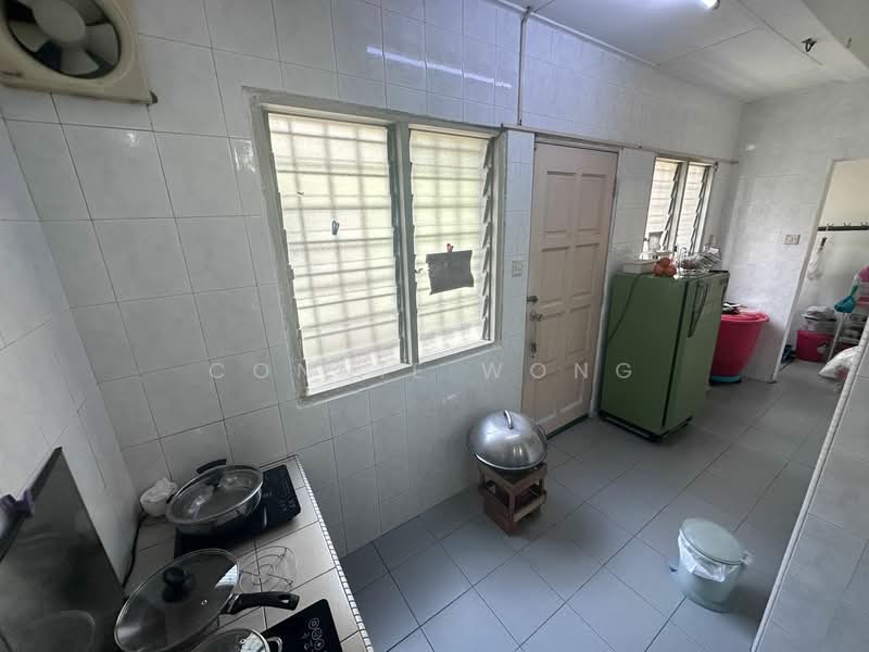 2-storey Terraced House for Sale in Bandar Kinrara Seksyen 1 (Bandar Kinrara) - Connie Wong - Kitchen - PropertyGuru.com.my
