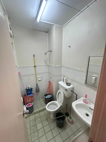 2-storey Terraced House for Sale in Bandar Kinrara Seksyen 1 (Bandar Kinrara) - Connie Wong - Bathroom - PropertyGuru.com.my