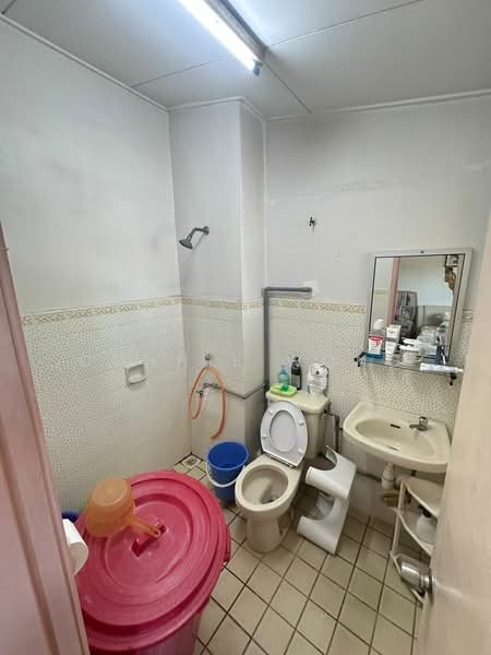 2-storey Terraced House for Sale in Bandar Kinrara Seksyen 1 (Bandar Kinrara) - Connie Wong - Bathroom - PropertyGuru.com.my