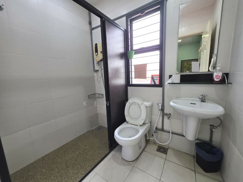 Rumah Berkembar untuk Dijual di Taman Bukit Prima (Cheras) - Ken Lew - Bathroom - PropertyGuru.com.my