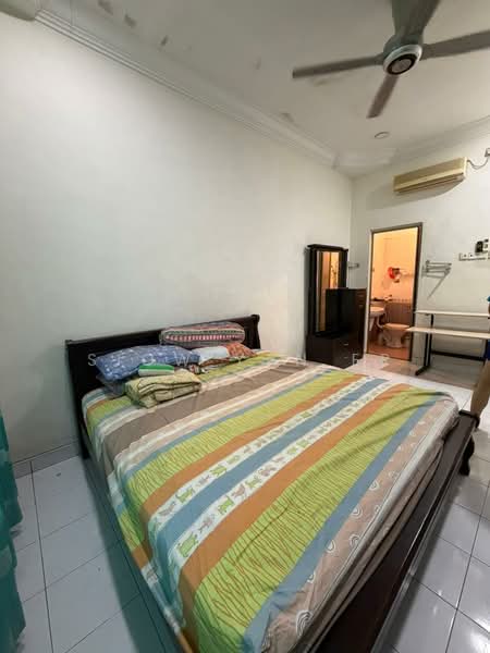 1-storey Terraced House for Sale in Taman Molek (Johor Bahru) - Siow Yan Er - Bedroom - PropertyGuru.com.my