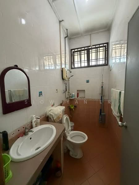 1-storey Terraced House for Sale in Taman Molek (Johor Bahru) - Siow Yan Er - Bathroom - PropertyGuru.com.my