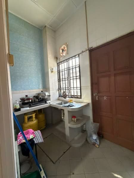 1-storey Terraced House for Sale in Taman Molek (Johor Bahru) - Siow Yan Er - Kitchen - PropertyGuru.com.my