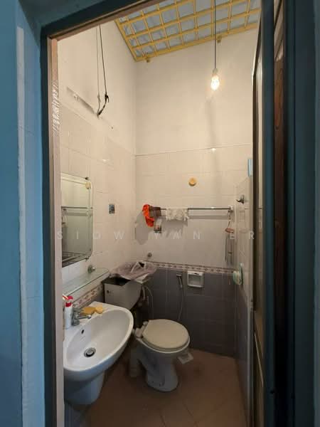 1-storey Terraced House for Sale in Taman Molek (Johor Bahru) - Siow Yan Er - Bathroom - PropertyGuru.com.my