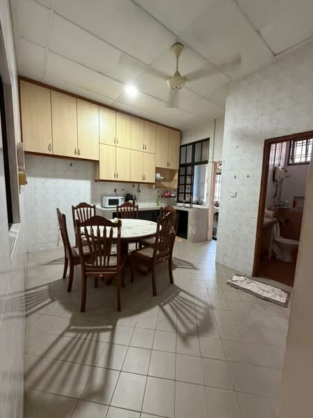 1-storey Terraced House for Sale in Taman Molek (Johor Bahru) - Siow Yan Er - Kitchen - PropertyGuru.com.my