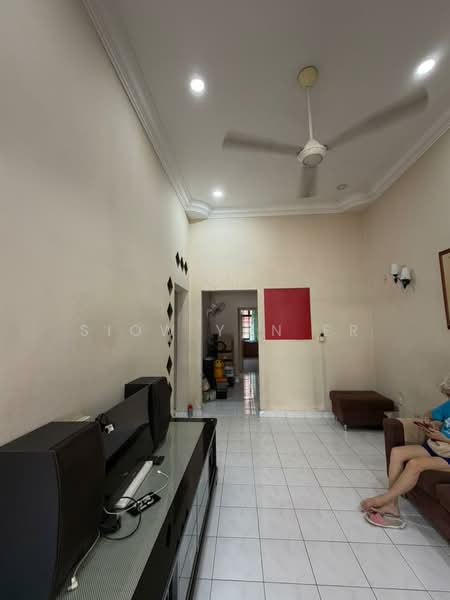 1-storey Terraced House for Sale in Taman Molek (Johor Bahru) - Siow Yan Er - Living Room - PropertyGuru.com.my