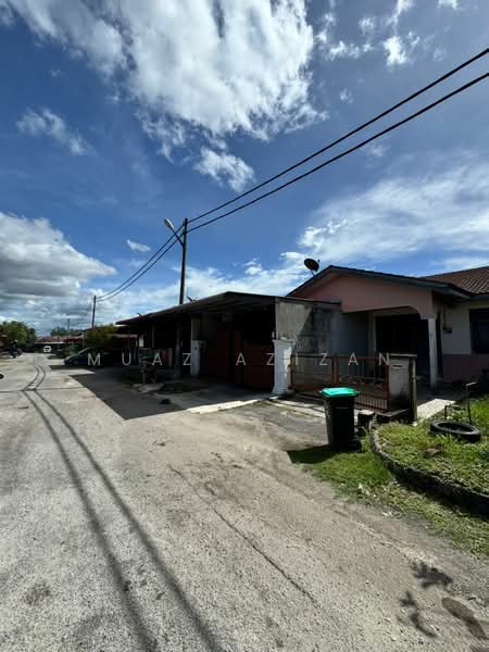 Terraced House for Sale in Aman Jaya Seroja 1 (Sungai Lalang) - Muaz Azizan - Exterior - PropertyGuru.com.my