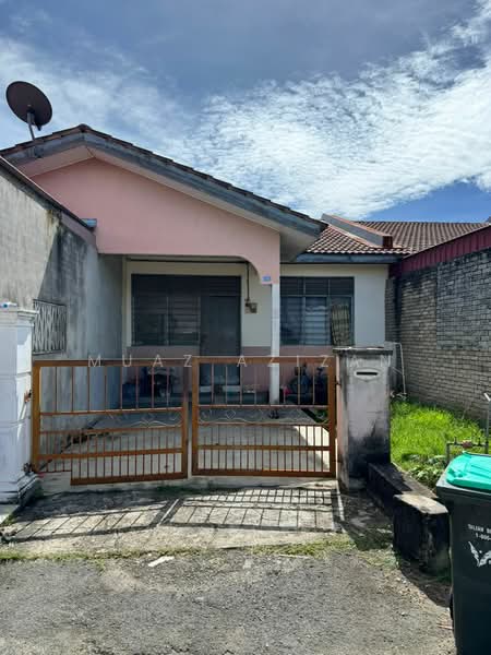 Terraced House for Sale in Aman Jaya Seroja 1 (Sungai Lalang) - Muaz Azizan - Exterior - PropertyGuru.com.my