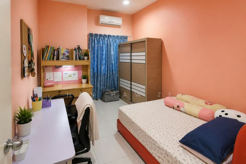 Rumah Teres untuk Dijual di Taman Pelangi Semenyih (Semenyih) - Han Haw Ze - Bedroom - PropertyGuru.com.my