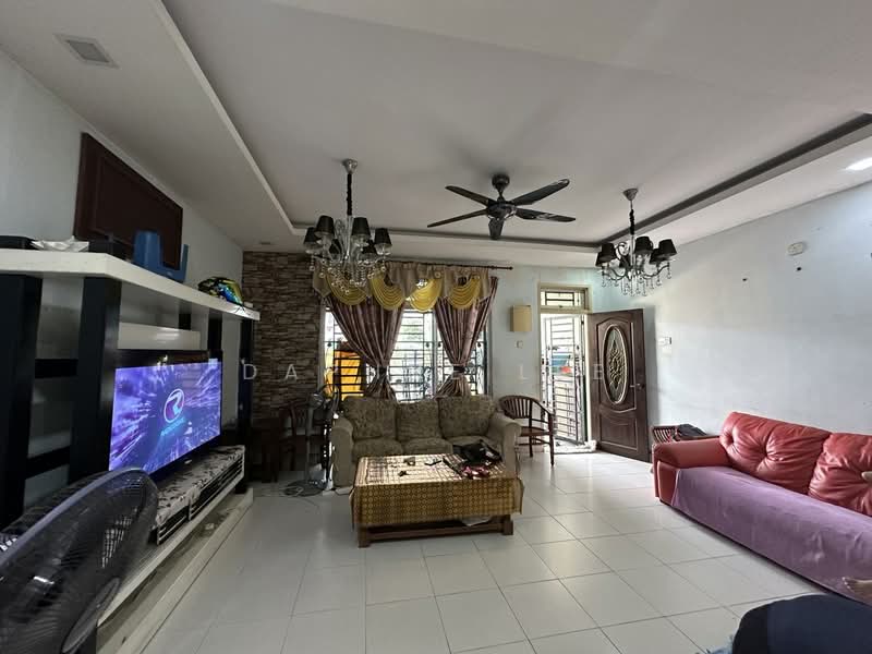2-storey Terraced House for Sale in Taman Mount Austin (Tebrau) - Daphne Lee - Living Room - PropertyGuru.com.my