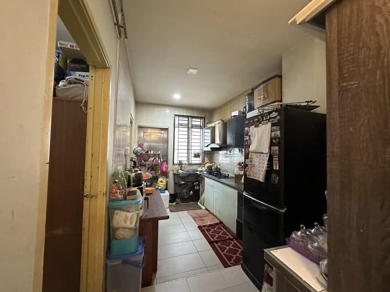 2-storey Terraced House for Sale in Taman Mount Austin (Tebrau) - Daphne Lee - Kitchen - PropertyGuru.com.my