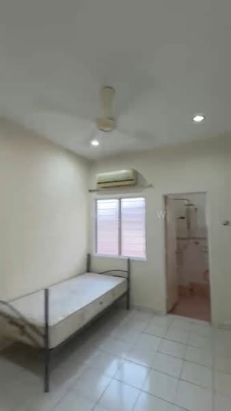 Rumah Teres untuk Dijual di Taman Pelangi Semenyih (Semenyih) - Han Haw Ze - Bedroom - PropertyGuru.com.my