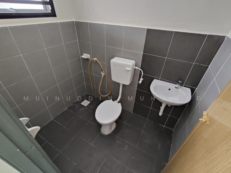 1-storey Terraced House for Rent in Sitiawan (Perak) - Muinuddin Muhamad - Bathroom - PropertyGuru.com.my