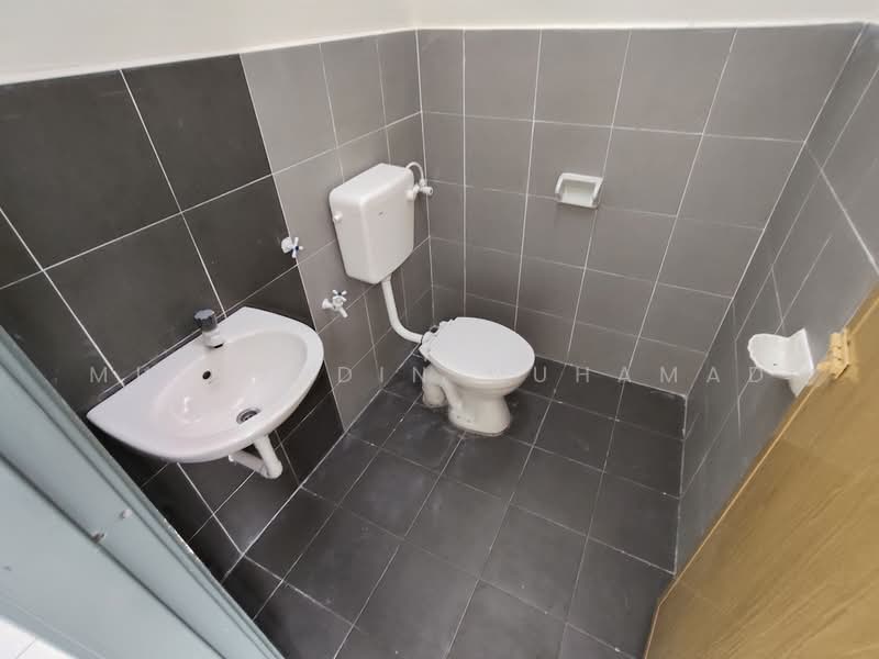 1-storey Terraced House for Rent in Sitiawan (Perak) - Muinuddin Muhamad - Bathroom - PropertyGuru.com.my