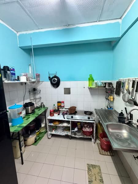 Rumah Flat untuk Dijual di Taman Pauh Indah - Muaz Azizan - Kitchen - PropertyGuru.com.my