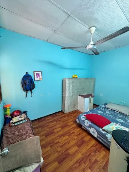 Rumah Flat untuk Dijual di Taman Pauh Indah - Muaz Azizan - Bedroom - PropertyGuru.com.my