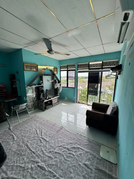 Rumah Flat untuk Dijual di Taman Pauh Indah - Muaz Azizan - Living Room - PropertyGuru.com.my