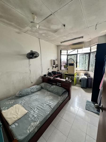 Rumah Flat untuk Dijual di Taman Pauh Indah - Muaz Azizan - Bedroom - PropertyGuru.com.my