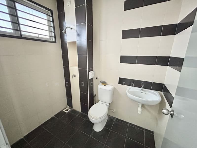 Rumah Teres 2 Tingkat untuk Dijual di Taman Seri Austin (Tebrau) - Ewe Bee Leng - Bathroom - PropertyGuru.com.my