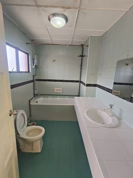 Condominium for Rent at Marina Court Resort Condominium - Jacky Lai - Bathroom - PropertyGuru.com.my