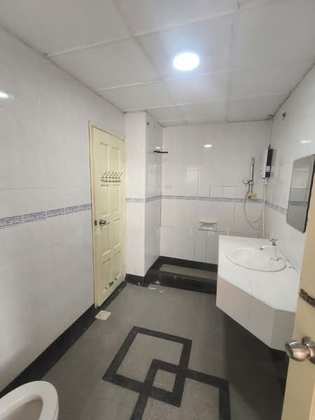 Condominium for Rent at Marina Court Resort Condominium - Jacky Lai - Bathroom - PropertyGuru.com.my