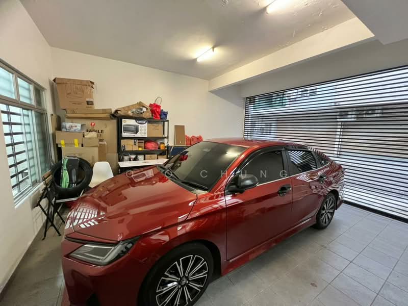 Rumah Teres 2 Tingkat untuk Dijual di Setia Tropika (Johor Bahru) - Jojo Chung - Car Park - PropertyGuru.com.my