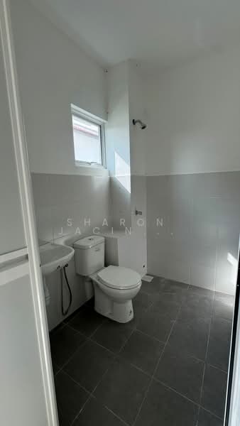 Rumah Teres 2 Tingkat untuk Dijual di Seremban (Negeri Sembilan) - Sharon Jacinta Mary Pinto - Bathroom - PropertyGuru.com.my