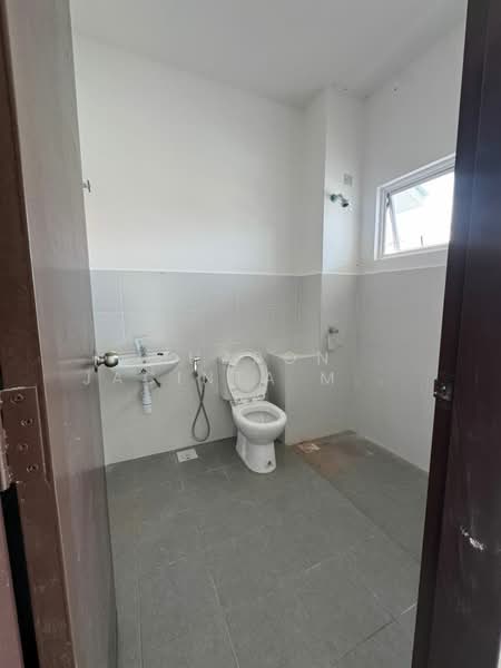 Rumah Teres 2 Tingkat untuk Dijual di Seremban (Negeri Sembilan) - Sharon Jacinta Mary Pinto - Bathroom - PropertyGuru.com.my